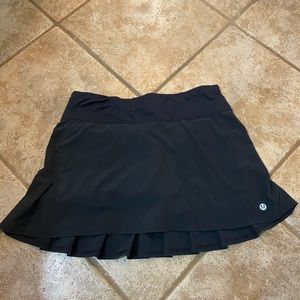 LULULEMON BLACK SKIRT SIZE 6